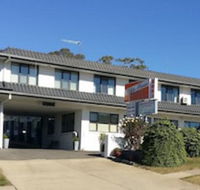White Manor Motel - Sunshine Coast Guide