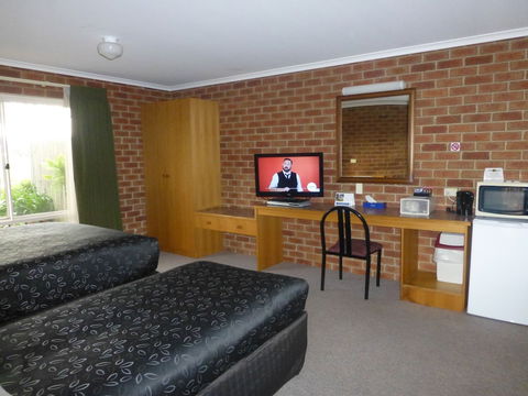 Inverloch Central Motor Inn - Sunshine Coast Guide 4