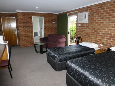 Inverloch Central Motor Inn - Sunshine Coast Guide 3