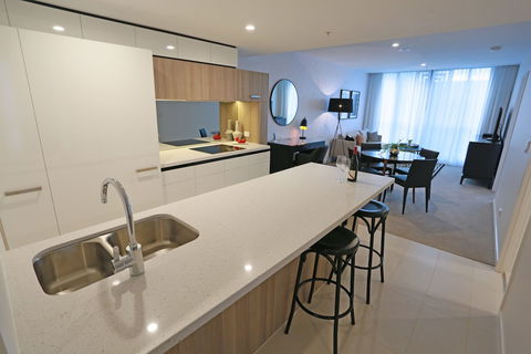 Alex Perry Hotel & Apartments - Sunshine Coast Guide 5