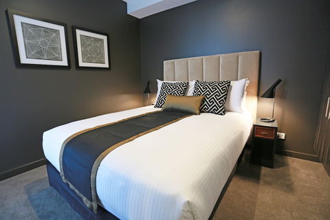 Alex Perry Hotel & Apartments - Sunshine Coast Guide 6