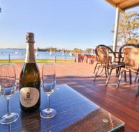 Lakefront Simplicity - Sunshine Coast Guide