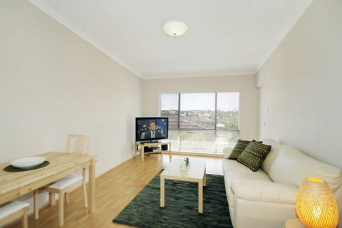 Acacia Holiday Or Business Stay Accommodation - Sunshine Coast Guide 3