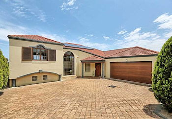 Rancho Relaxo 3 Bedroom House - Sunshine Coast Guide 3