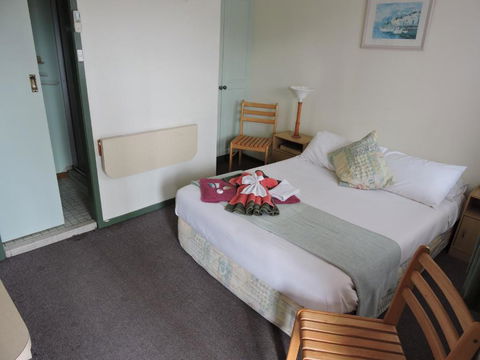 Pacific Motor Inn - Sunshine Coast Guide 5