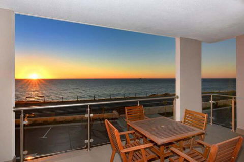 Bunbury Seaview Apartments - Sunshine Coast Guide 1