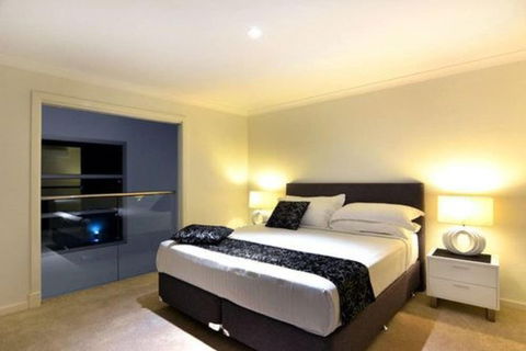 Bunbury Seaview Apartments - Sunshine Coast Guide 4
