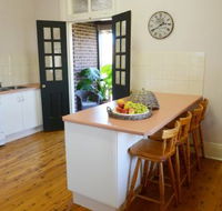 The Bank B  B West Wyalong - Sunshine Coast Guide