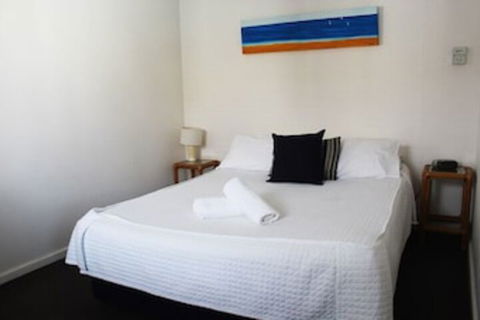 Ocean Side Hawks Nest - Sunshine Coast Guide 0