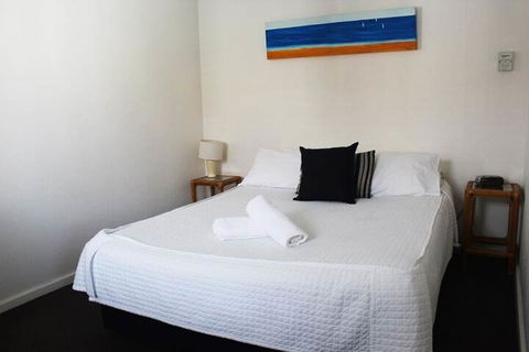 Ocean Side Hawks Nest - Sunshine Coast Guide 4