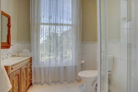 Highton Manor - Sunshine Coast Guide 7