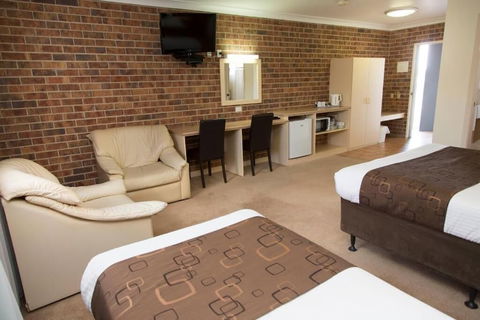 A-line Motel - Sunshine Coast Guide 3