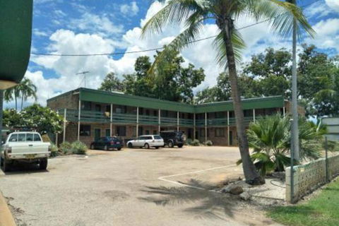 Palm Court Backpackers - Sunshine Coast Guide 0