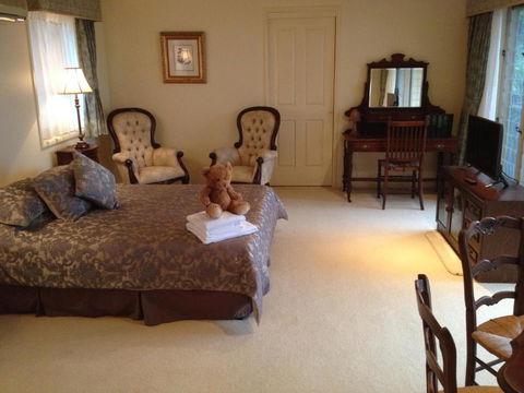 Highwood Park B & B Guest Lodge - Sunshine Coast Guide 4