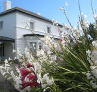The Grove Cottages - Sunshine Coast Guide
