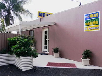 Chinchilla Motel - Sunshine Coast Guide 0