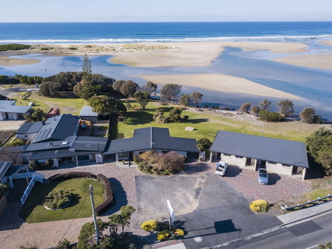 Pelican Sands Scamander - Sunshine Coast Guide 1