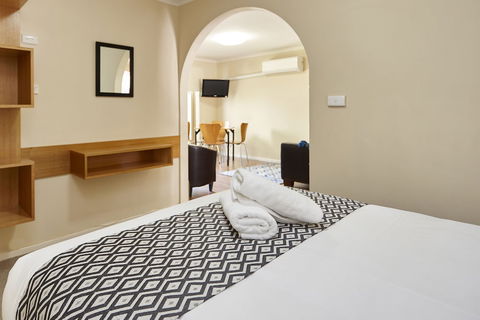 Elphin Motel & Serviced Apartments - Sunshine Coast Guide 6