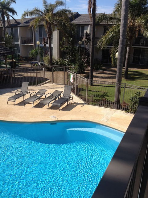 Mandurah Motel And Apartments - Sunshine Coast Guide 0