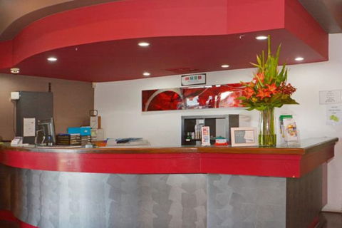 Mandurah Motel And Apartments - Sunshine Coast Guide 4