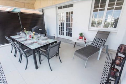 Carrington Manor - Sunshine Coast Guide 3