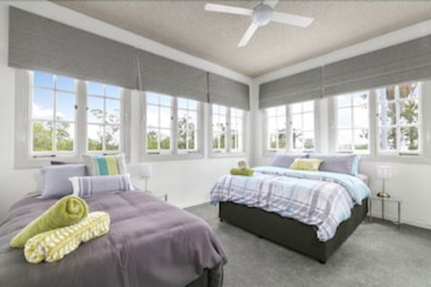Carrington Manor - Sunshine Coast Guide 1