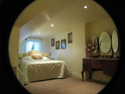 Ellies Place On City Park - Sunshine Coast Guide 5