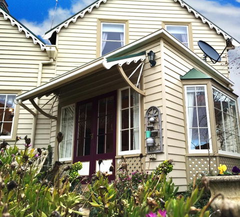 Ellies Place On City Park - Sunshine Coast Guide 6
