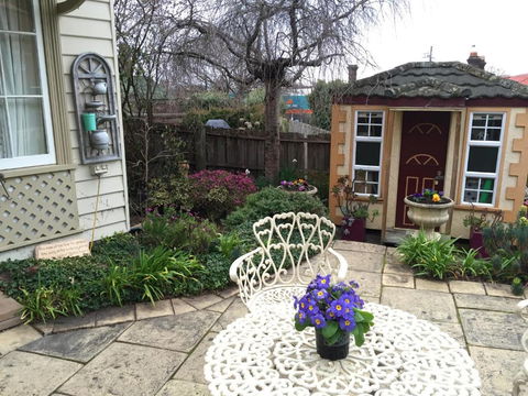 Ellies Place On City Park - Sunshine Coast Guide 3