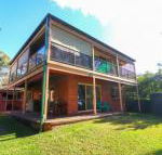 Kingfisher LakeHouse - Sunshine Coast Guide