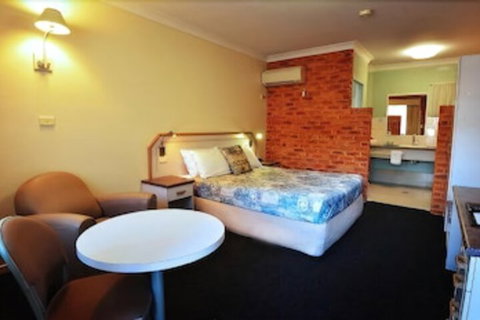 The Crossing Motel - Sunshine Coast Guide 2