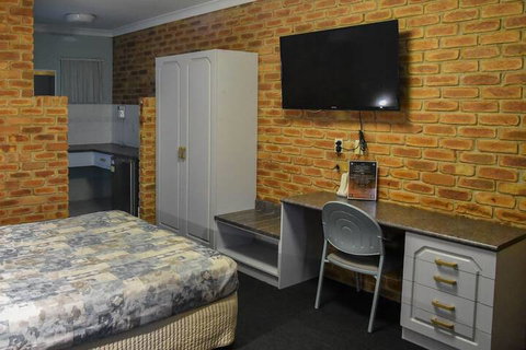 The Crossing Motel - Sunshine Coast Guide 3