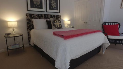 The Ridge Retreat At Mollymook - Sunshine Coast Guide 4