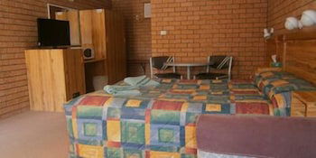 Aaron Inn Motel - Sunshine Coast Guide 6