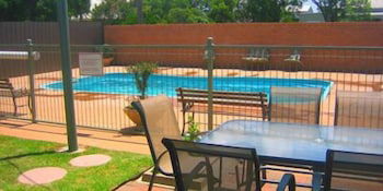 Aaron Inn Motel - Sunshine Coast Guide 1