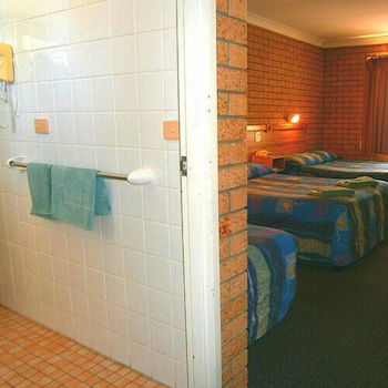 Aaron Inn Motel - Sunshine Coast Guide 2