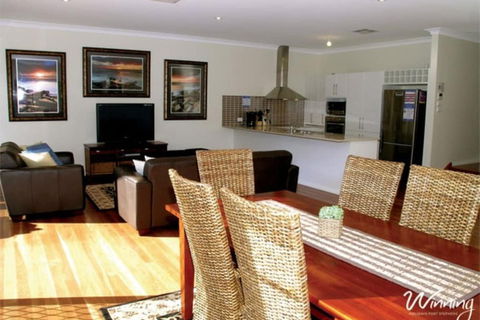 Two Beaches, 74B Blanch Street - Sunshine Coast Guide 6