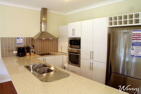 Two Beaches, 74B Blanch Street - Sunshine Coast Guide 4