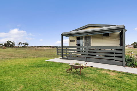 The Oxley Estate - Sunshine Coast Guide 0