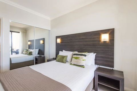 Dolphin Quay Apartments - Sunshine Coast Guide 0