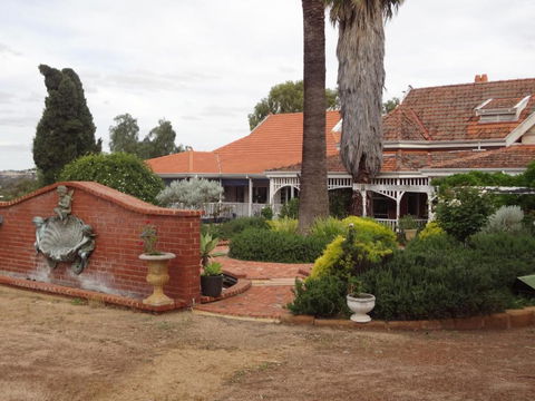Hillside Country Retreat - Sunshine Coast Guide 3