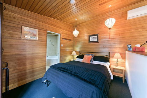 Hillside Country Retreat - Sunshine Coast Guide 5