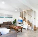 The Islander 1 - Sunshine Coast Guide