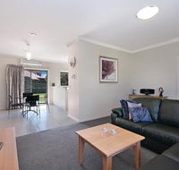 Hamilton Standard Apartment - Sunshine Coast Guide