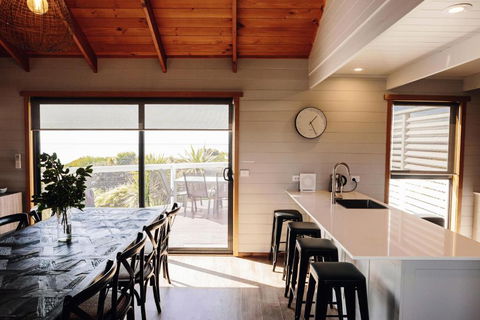 Beach Break - Sunshine Coast Guide 1