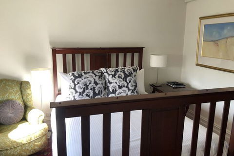 Corner Hotel Alexandra - Sunshine Coast Guide 4