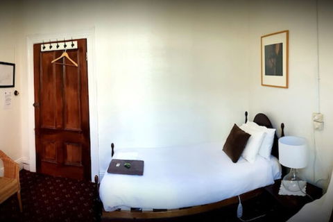 Corner Hotel Alexandra - Sunshine Coast Guide 1