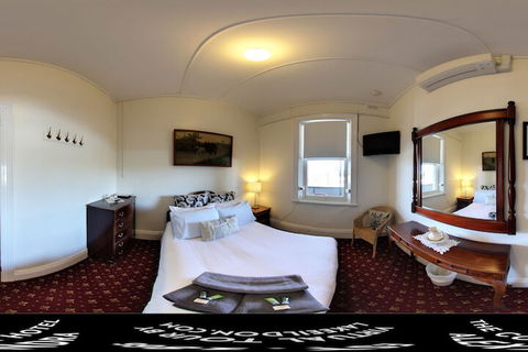 Corner Hotel Alexandra - Sunshine Coast Guide 3
