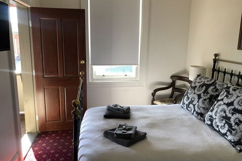 Corner Hotel Alexandra - Sunshine Coast Guide 7