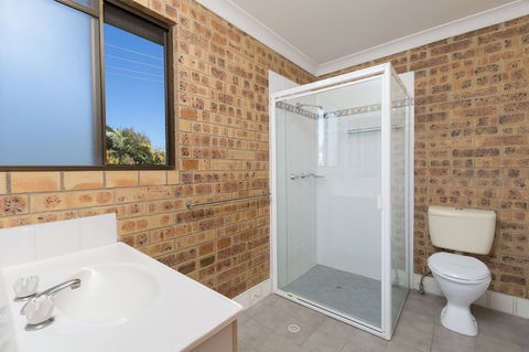 Golden Beach Motor Inn - Sunshine Coast Guide 1
